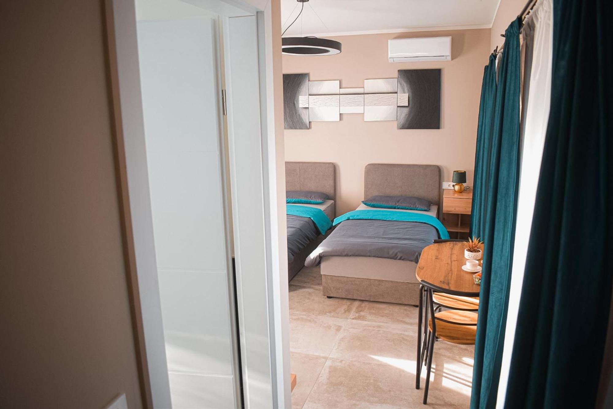 Apartments Jelovic Синь Екстер'єр фото