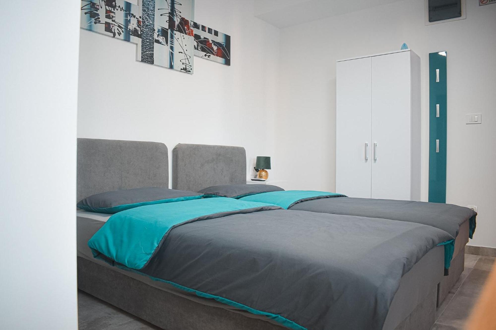 Apartments Jelovic Синь Екстер'єр фото