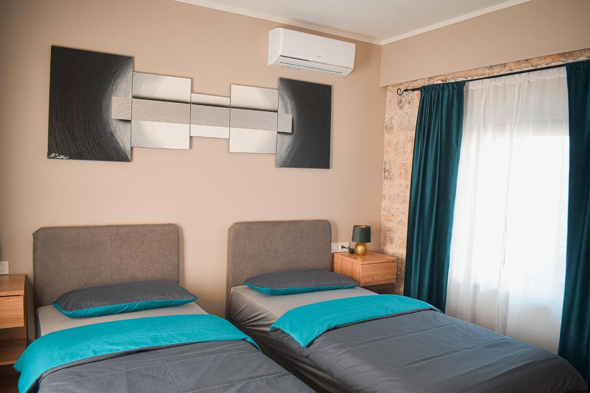 Apartments Jelovic Синь Екстер'єр фото